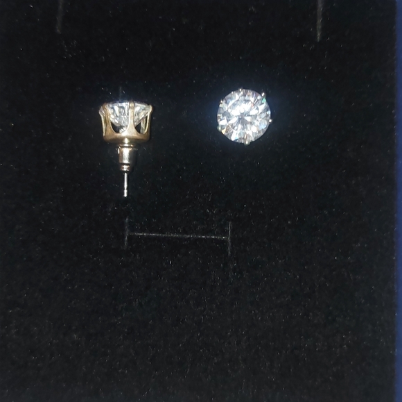 Stud Earrings - Picture 7 of 9